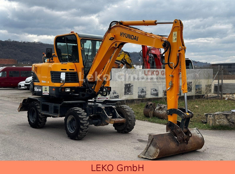 Hyundai Robex 55W-9A Mit Drei Löffeln - Excavator pe roţi: Foto 1 Hyundai Robex 55W-9A Mit Drei Löffeln - Excavator pe roţi: Foto 1
