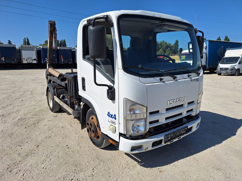 Isuzu 4X4 - container transport - Camion container de gunoi: Foto 1 Isuzu 4X4 - container transport - Camion container de gunoi: Foto 1