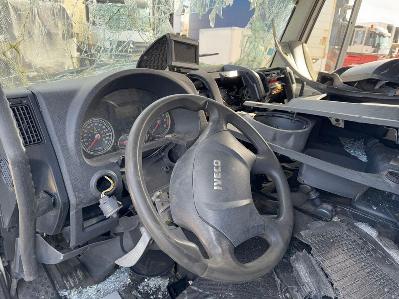 Camion furgon Iveco 100 E 18 nur für Teile: Foto 11 Camion furgon Iveco 100 E 18 nur für Teile: Foto 11
