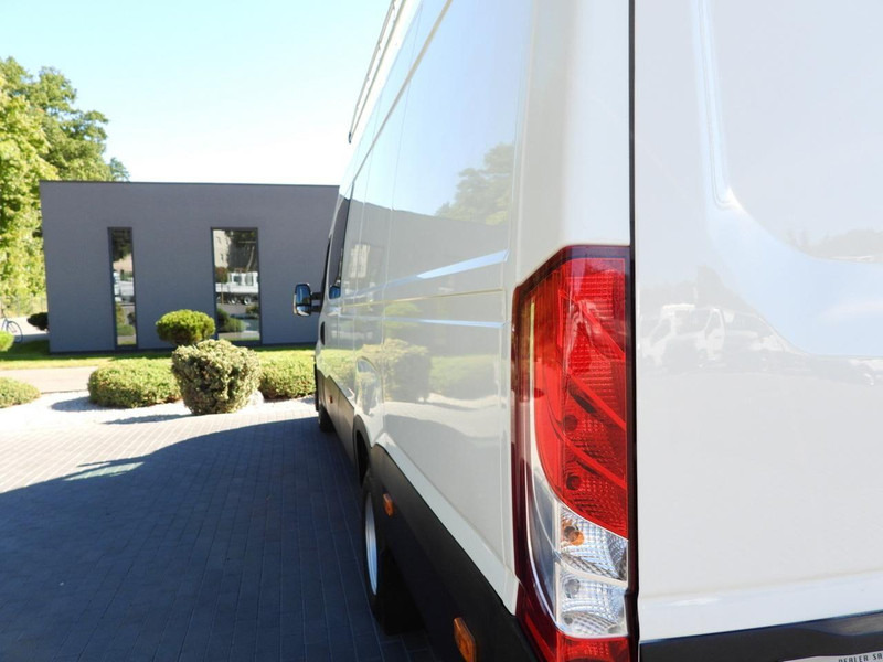 Autoutilitară box Iveco DAILY 35C17 FURGON BRYGADÓWKA 6 MIEJSC TEMPOMAT BLIŹNIACZE KOŁA: Foto 16