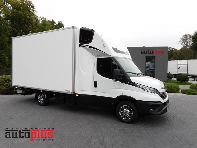Iveco DAILY 35S18 KONTENER HI-MATIC WINDA 8 PALET TEMPOMAT NAWIGACJA L - Autoutilitară box: Foto 1 Iveco DAILY 35S18 KONTENER HI-MATIC WINDA 8 PALET TEMPOMAT NAWIGACJA L - Autoutilitară box: Foto 1