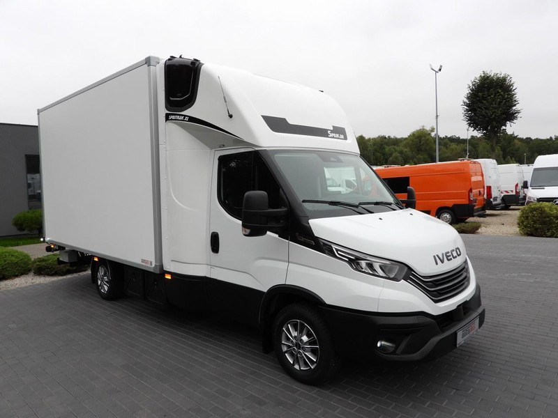 Iveco DAILY 35S18 KONTENER HI-MATIC WINDA 8 PALET TEMPOMAT NAWIGACJA L - Autoutilitară box: Foto 4 Iveco DAILY 35S18 KONTENER HI-MATIC WINDA 8 PALET TEMPOMAT NAWIGACJA L - Autoutilitară box: Foto 4