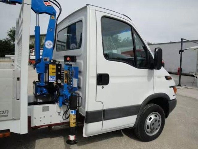 Iveco Daily 35C11 - flatbed+crane - Camion platformă, Camion cu macara: Foto 5 Iveco Daily 35C11 - flatbed+crane - Camion platformă, Camion cu macara: Foto 5