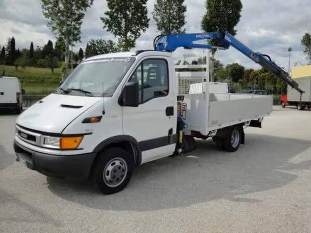Iveco Daily 35C11 - flatbed+crane - Camion platformă, Camion cu macara: Foto 1 Iveco Daily 35C11 - flatbed+crane - Camion platformă, Camion cu macara: Foto 1