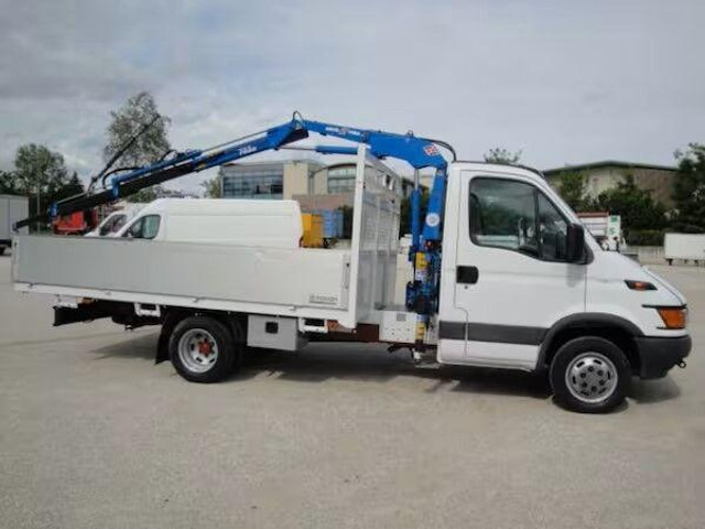 Iveco Daily 35C11 - flatbed+crane - Camion platformă, Camion cu macara: Foto 3 Iveco Daily 35C11 - flatbed+crane - Camion platformă, Camion cu macara: Foto 3