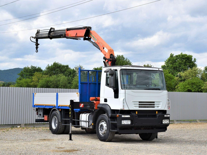 Iveco Eurocargo 180E28 - Camion platformă, Camion cu macara: Foto 1 Iveco Eurocargo 180E28 - Camion platformă, Camion cu macara: Foto 1