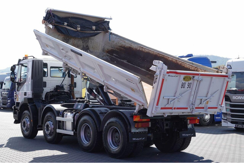 Iveco TRAKKER / 8x4 / WYWROTKA / HYDROBURTA / BORDMATIC / EURO 6 / ME - Camion basculantă: Foto 3 Iveco TRAKKER / 8x4 / WYWROTKA / HYDROBURTA / BORDMATIC / EURO 6 / ME - Camion basculantă: Foto 3