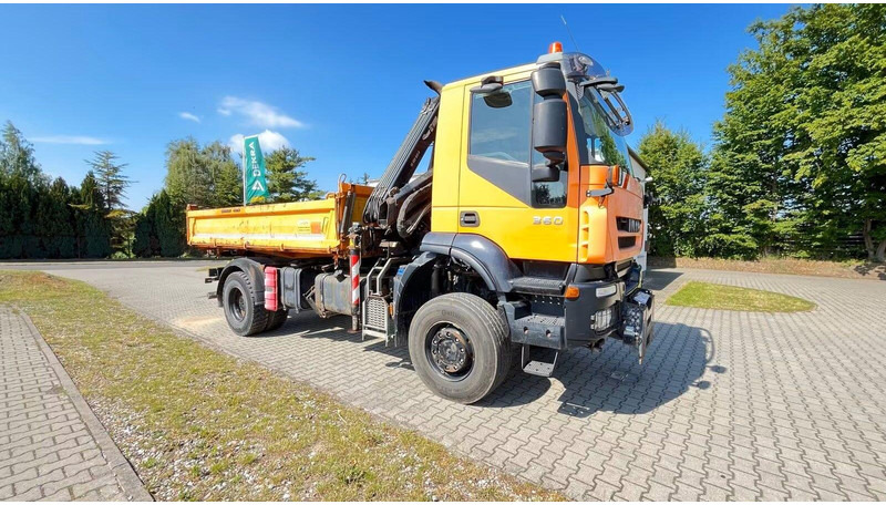Iveco Trakker 360 EEV - 3 way tipper + crane - Camion basculantă, Camion cu macara: Foto 1 Iveco Trakker 360 EEV - 3 way tipper + crane - Camion basculantă, Camion cu macara: Foto 1