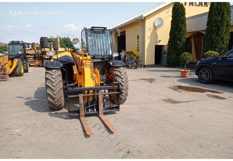 JCB 535-95 Telescopic basket lift - Autopropulsată platformă: Foto 2 JCB 535-95 Telescopic basket lift - Autopropulsată platformă: Foto 2