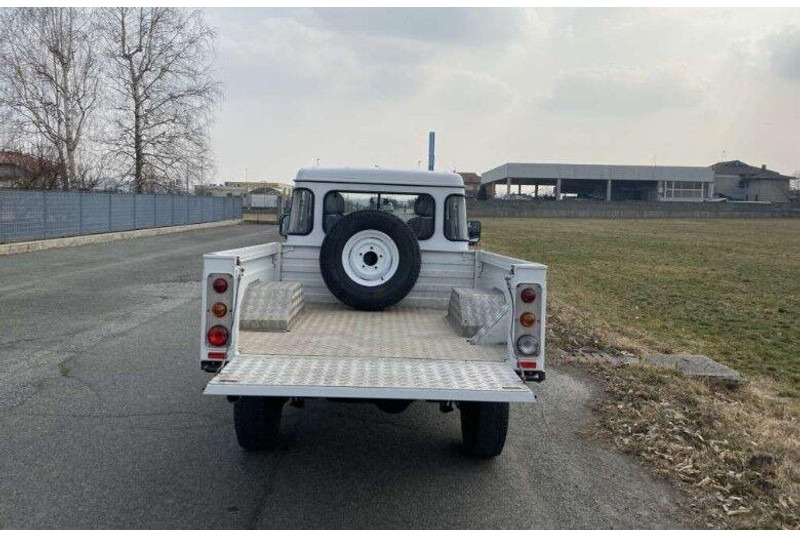 Land Rover Defender 110 - 2.2 Td4 4x4 Platós - Autoutilitară cu platformă: Foto 4 Land Rover Defender 110 - 2.2 Td4 4x4 Platós - Autoutilitară cu platformă: Foto 4