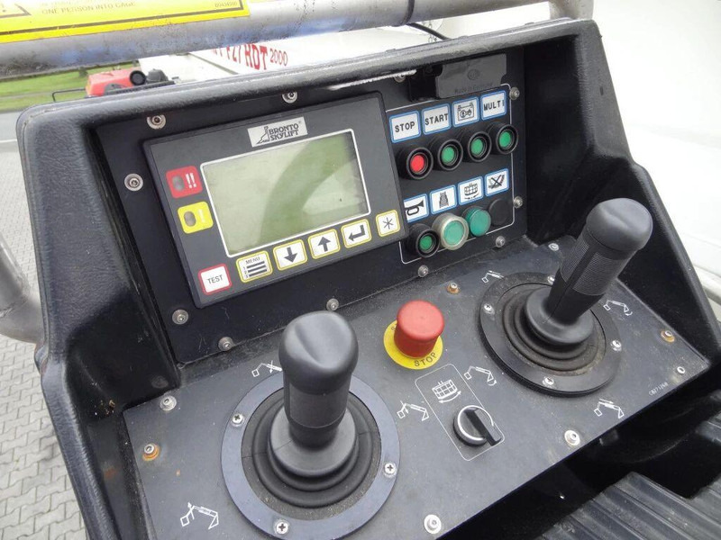 Leasing de MAN 18.284 L2000 - Fire truck+ladder lift MAN 18.284 L2000 - Fire truck+ladder lift: Foto 14