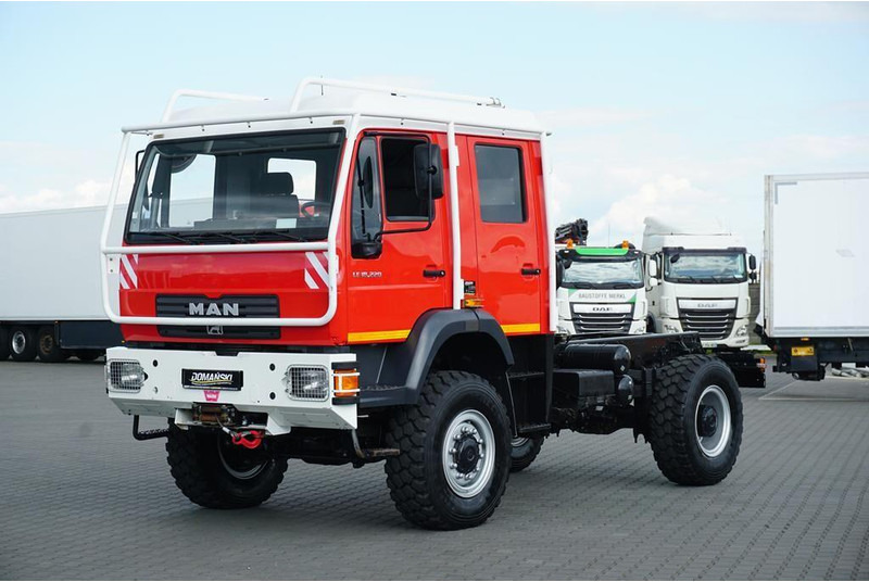 MAN LE 220 / 4 X 4 / DOKA / DO ZABUDOWY / KAMPER - Camion şasiu: Foto 2 MAN LE 220 / 4 X 4 / DOKA / DO ZABUDOWY / KAMPER - Camion şasiu: Foto 2