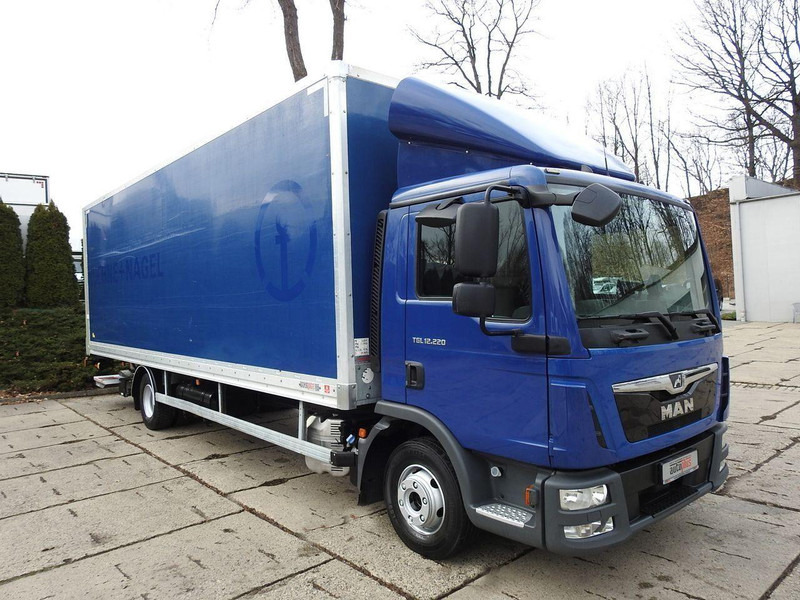 MAN TGL 12.220 KONTENER WINDA 18 PALET TEMPOMAT KLIMATYZACJA PNEUMAT - Camion furgon: Foto 4 MAN TGL 12.220 KONTENER WINDA 18 PALET TEMPOMAT KLIMATYZACJA PNEUMAT - Camion furgon: Foto 4
