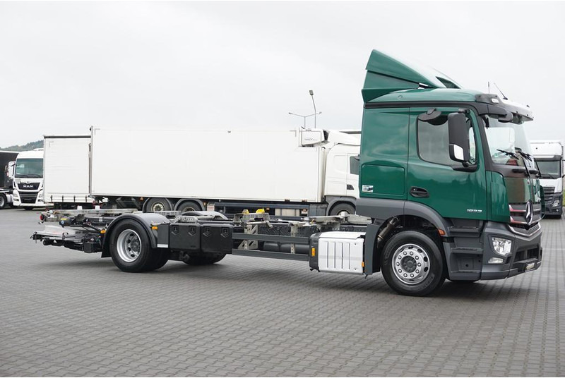 Mercedes-Benz 1833 / E 6 / BDF + WINDA / 7.15 , 7.45, 7.82 M / ŁAD. 9 610 KG - Camion şasiu: Foto 4 Mercedes-Benz 1833 / E 6 / BDF + WINDA / 7.15 , 7.45, 7.82 M / ŁAD. 9 610 KG - Camion şasiu: Foto 4