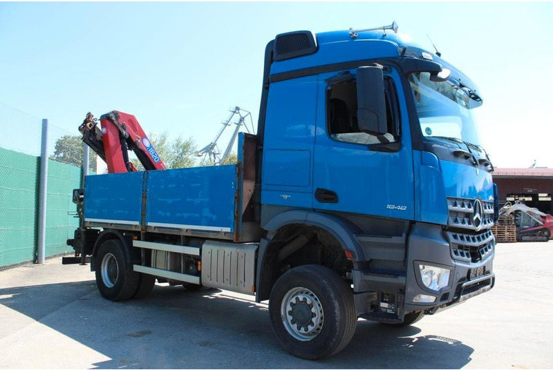 Mercedes-Benz 1848 4x4 Crane HMF 1820 - Camion platformă, Camion cu macara: Foto 2 Mercedes-Benz 1848 4x4 Crane HMF 1820 - Camion platformă, Camion cu macara: Foto 2