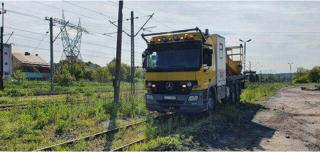 Mercedes-Benz 3344 SRT SCHÖRLING Road Rail Railway Zweiweg - Camion cu nacela: Foto 4 Mercedes-Benz 3344 SRT SCHÖRLING Road Rail Railway Zweiweg - Camion cu nacela: Foto 4