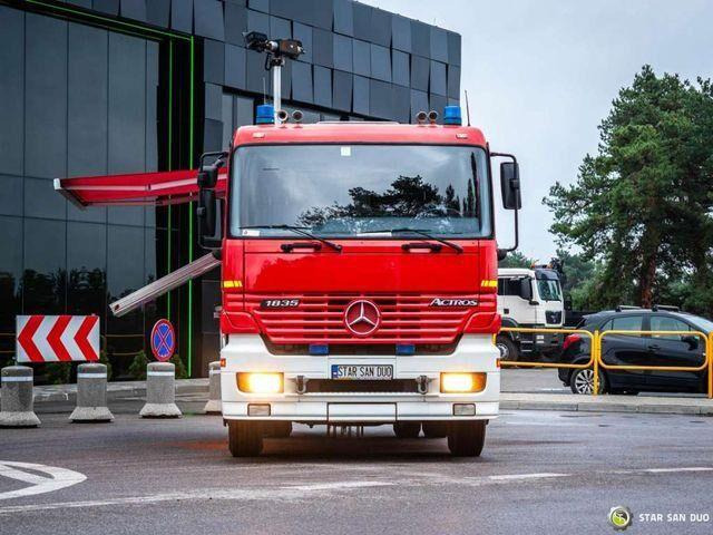 Mercedes-Benz ACTROS 1835 4x2 ZIEGLER FIRE BRIGADE - Autospeciala de stins incendii: Foto 3 Mercedes-Benz ACTROS 1835 4x2 ZIEGLER FIRE BRIGADE - Autospeciala de stins incendii: Foto 3