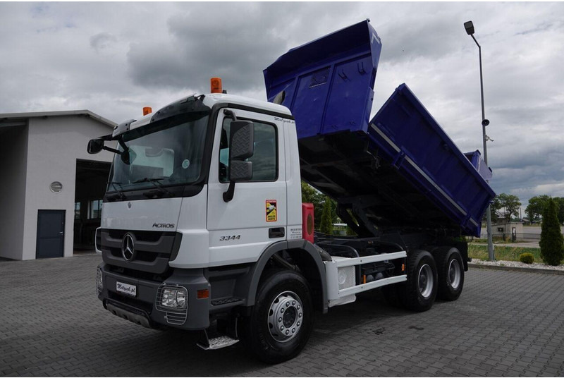 Mercedes-Benz ACTROS 3344 / 6x4 / WYWROTKA 2 STR / BORDMATIC / HYDROBURTA / HY - Camion basculantă: Foto 3 Mercedes-Benz ACTROS 3344 / 6x4 / WYWROTKA 2 STR / BORDMATIC / HYDROBURTA / HY - Camion basculantă: Foto 3