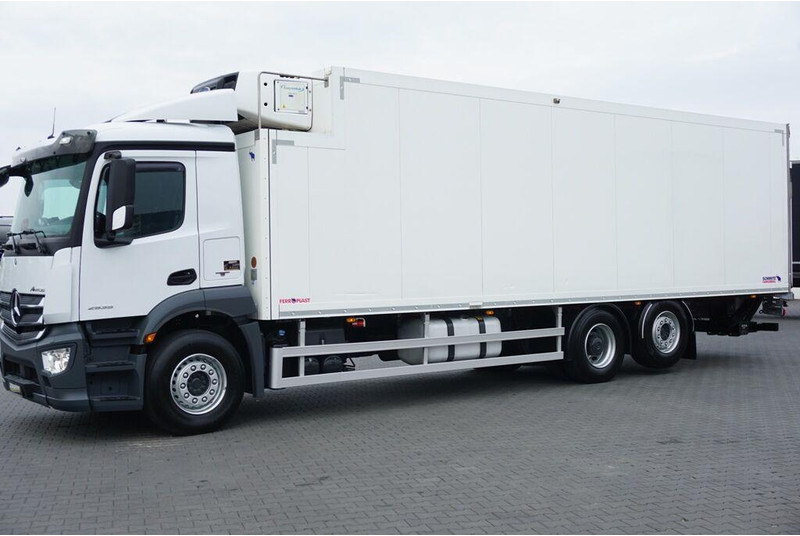 Mercedes-Benz ANTOS / 2535 / EURO 6 / CHŁODNIA + WINDA / 23 PALETY / OŚ SKRĘTN - Camion frigider: Foto 4 Mercedes-Benz ANTOS / 2535 / EURO 6 / CHŁODNIA + WINDA / 23 PALETY / OŚ SKRĘTN - Camion frigider: Foto 4