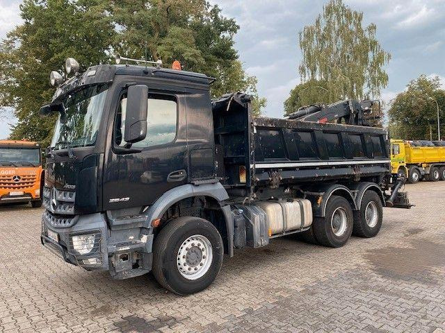 Mercedes-Benz AROCS 2643 - Camion basculantă, Camion cu macara: Foto 2 Mercedes-Benz AROCS 2643 - Camion basculantă, Camion cu macara: Foto 2