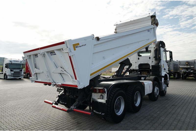 Mercedes-Benz AROCS 3243 / 8x4 / WYWROTKA DWUSTRONNA / HYDROBURTA / BORDMATIC - Camion basculantă: Foto 4 Mercedes-Benz AROCS 3243 / 8x4 / WYWROTKA DWUSTRONNA / HYDROBURTA / BORDMATIC - Camion basculantă: Foto 4