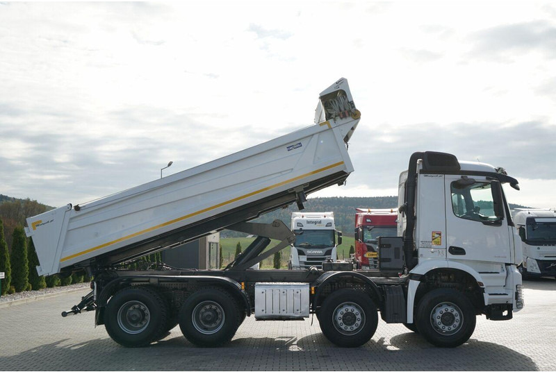 Mercedes-Benz AROCS 3243 / 8x4 / WYWROTKA DWUSTRONNA / HYDROBURTA / BORDMATIC - Camion basculantă: Foto 5 Mercedes-Benz AROCS 3243 / 8x4 / WYWROTKA DWUSTRONNA / HYDROBURTA / BORDMATIC - Camion basculantă: Foto 5