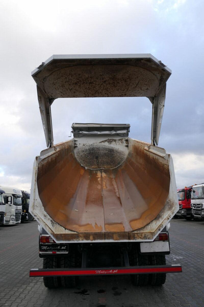 Mercedes-Benz AROCS 3246 / 8x4 / WYWROTKA / TYLNOZSYP / EURO 6 / OPONY 100 % - Camion basculantă: Foto 4 Mercedes-Benz AROCS 3246 / 8x4 / WYWROTKA / TYLNOZSYP / EURO 6 / OPONY 100 % - Camion basculantă: Foto 4