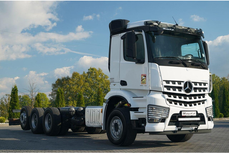 Mercedes-Benz AROCS 3248 / 8X4 / TRIDEM / RAMA POD ZABUDOWE 8 M / OŚ SKRETNA I - Camion şasiu: Foto 1 Mercedes-Benz AROCS 3248 / 8X4 / TRIDEM / RAMA POD ZABUDOWE 8 M / OŚ SKRETNA I - Camion şasiu: Foto 1