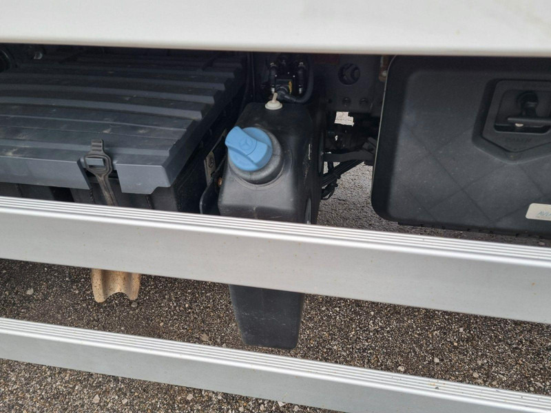 Mercedes-Benz ATEGO 1323 4x4 Refrigerated CARRIER XARIOS 600MT + Tail Lift - Camion frigider: Foto 5 Mercedes-Benz ATEGO 1323 4x4 Refrigerated CARRIER XARIOS 600MT + Tail Lift - Camion frigider: Foto 5