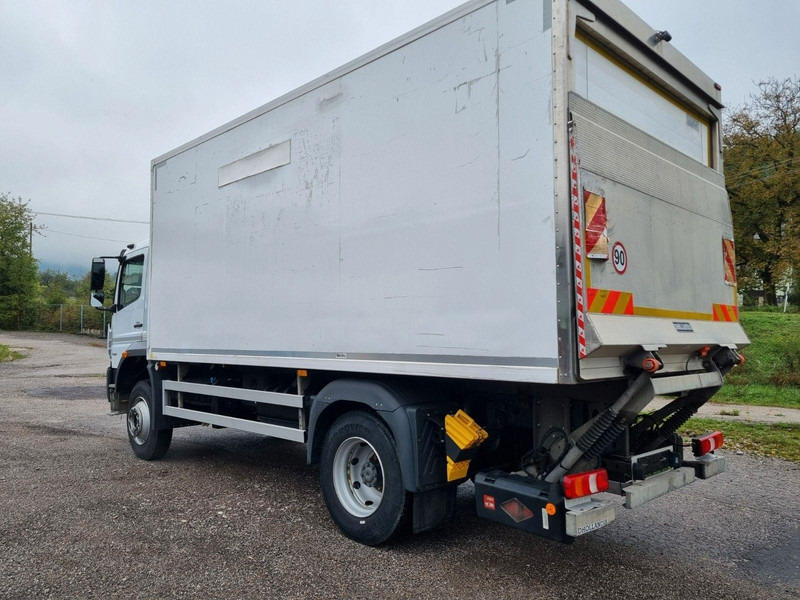 Mercedes-Benz ATEGO 1323 4x4 Refrigerated CARRIER XARIOS 600MT + Tail Lift - Camion frigider: Foto 3 Mercedes-Benz ATEGO 1323 4x4 Refrigerated CARRIER XARIOS 600MT + Tail Lift - Camion frigider: Foto 3