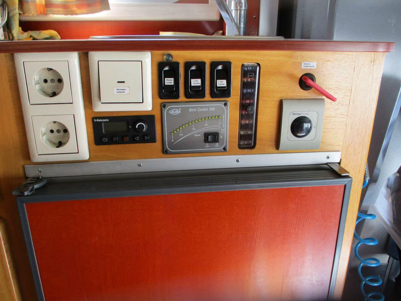 Camion transport cai Mercedes-Benz Axor 1833 - Horse transporter: Foto 11