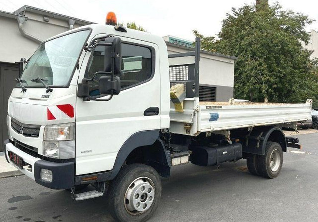 Mitsubishi Fuso 4x4 3 way tipper - Camion basculantă: Foto 1 Mitsubishi Fuso 4x4 3 way tipper - Camion basculantă: Foto 1