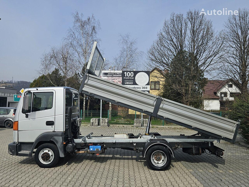 Nissan Atleon 35.110 3 way tipper - Autoutilitară basculantă: Foto 3 Nissan Atleon 35.110 3 way tipper - Autoutilitară basculantă: Foto 3