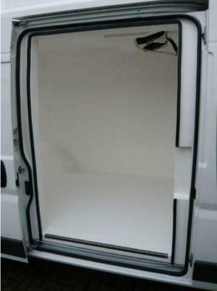 Peugeot Boxer BlueHDI 35 L2H2 Hűtős furgon Frigosoft 4500 - Autoutilitară frigorifica: Foto 5 Peugeot Boxer BlueHDI 35 L2H2 Hűtős furgon Frigosoft 4500 - Autoutilitară frigorifica: Foto 5