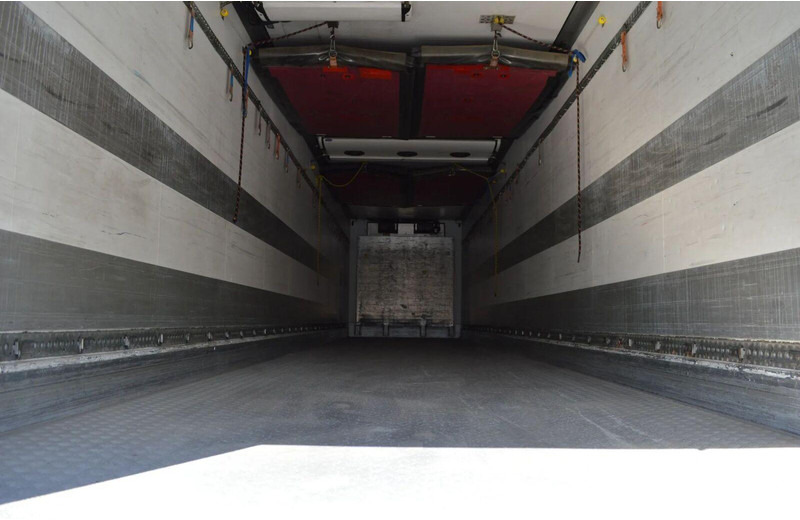 Schmitz Cargobull SKO 24REFRIGERATOR + LIFT ROLLER SHUTTER CARRIER VECTOR 1850Mtº - Semiremorcă frigider: Foto 3 Schmitz Cargobull SKO 24REFRIGERATOR + LIFT ROLLER SHUTTER CARRIER VECTOR 1850Mtº - Semiremorcă frigider: Foto 3