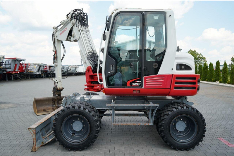 Takeuchi TB 295 W / KOPARKA KOŁOWA / 2016 ROK / PO KONTRAKCIE SERWISOWYM - Excavator pe roţi: Foto 2 Takeuchi TB 295 W / KOPARKA KOŁOWA / 2016 ROK / PO KONTRAKCIE SERWISOWYM - Excavator pe roţi: Foto 2