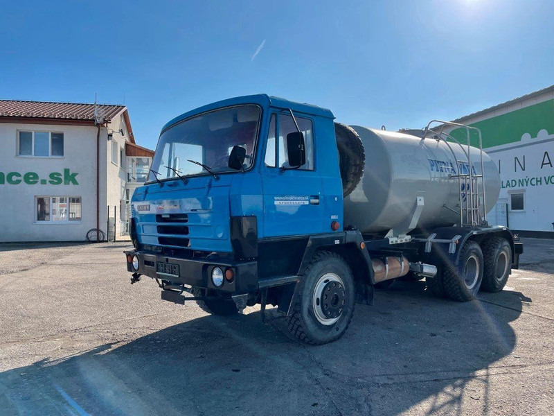 Tatra 815 6x6 Vízszállító Tartálykocsi - Camion cisternă: Foto 2 Tatra 815 6x6 Vízszállító Tartálykocsi - Camion cisternă: Foto 2