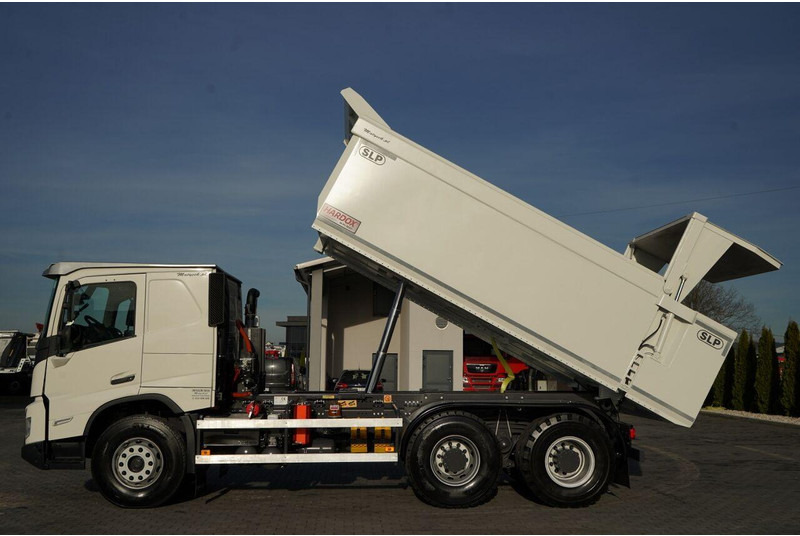 Volvo FMX 550 / 6x4 / WYWROTKA / WOZIDŁO / HARDOX / HYDRAULICZNA KLAPA - Camion basculantă: Foto 2 Volvo FMX 550 / 6x4 / WYWROTKA / WOZIDŁO / HARDOX / HYDRAULICZNA KLAPA - Camion basculantă: Foto 2