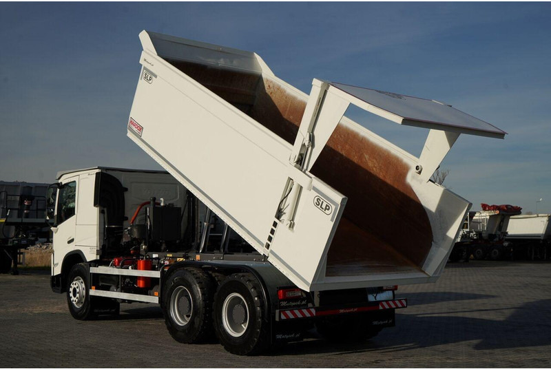 Volvo FMX 550 / 6x4 / WYWROTKA / WOZIDŁO / HARDOX / HYDRAULICZNA KLAPA - Camion basculantă: Foto 3 Volvo FMX 550 / 6x4 / WYWROTKA / WOZIDŁO / HARDOX / HYDRAULICZNA KLAPA - Camion basculantă: Foto 3