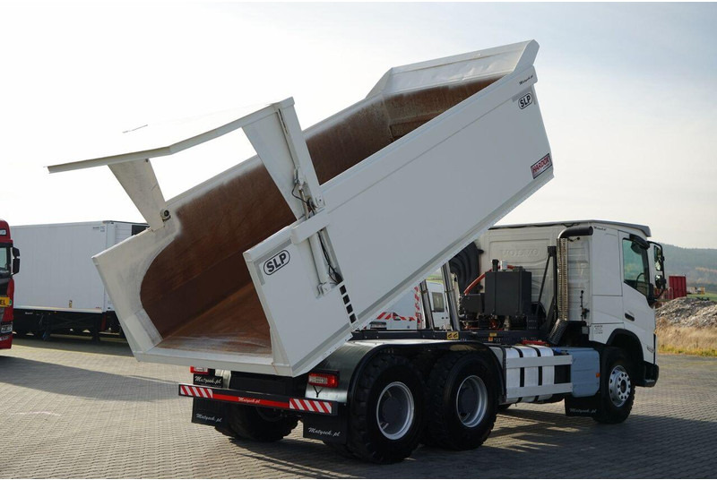 Volvo FMX 550 / 6x4 / WYWROTKA / WOZIDŁO / HARDOX / HYDRAULICZNA KLAPA - Camion basculantă: Foto 4 Volvo FMX 550 / 6x4 / WYWROTKA / WOZIDŁO / HARDOX / HYDRAULICZNA KLAPA - Camion basculantă: Foto 4