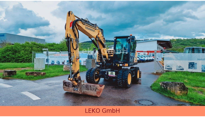 Yanmar B 95W Mit Drei Löffeln und Ein Hammer - Excavator pe roţi: Foto 3 Yanmar B 95W Mit Drei Löffeln und Ein Hammer - Excavator pe roţi: Foto 3