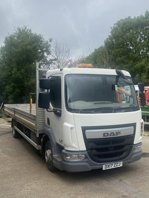 DAF LF45-150 Euro 6 - Camion platformă: Foto 1 DAF LF45-150 Euro 6 - Camion platformă: Foto 1
