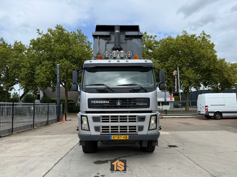 Terberg FM2000-T 8X8 - EURO 5 - AUTOMATIC - KIPPER/TIPPER - NL TRUCK - ISOLATED HARDOX - TOP! - Camion basculantă: Foto 2 Terberg FM2000-T 8X8 - EURO 5 - AUTOMATIC - KIPPER/TIPPER - NL TRUCK - ISOLATED HARDOX - TOP! - Camion basculantă: Foto 2