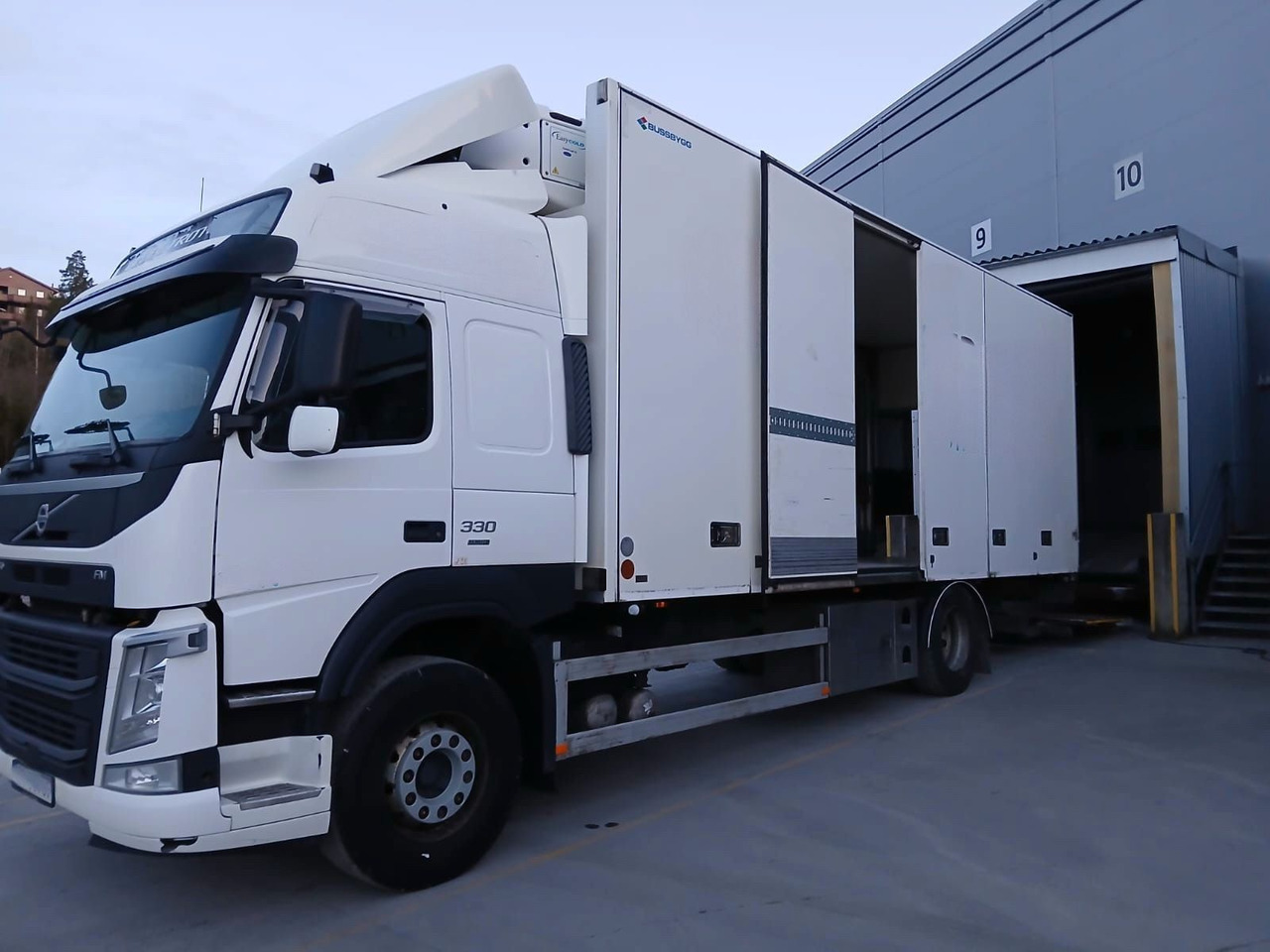 Volvo FM330 / Carrier Supra 850 nordic - Camion frigider: Foto 1 Volvo FM330 / Carrier Supra 850 nordic - Camion frigider: Foto 1