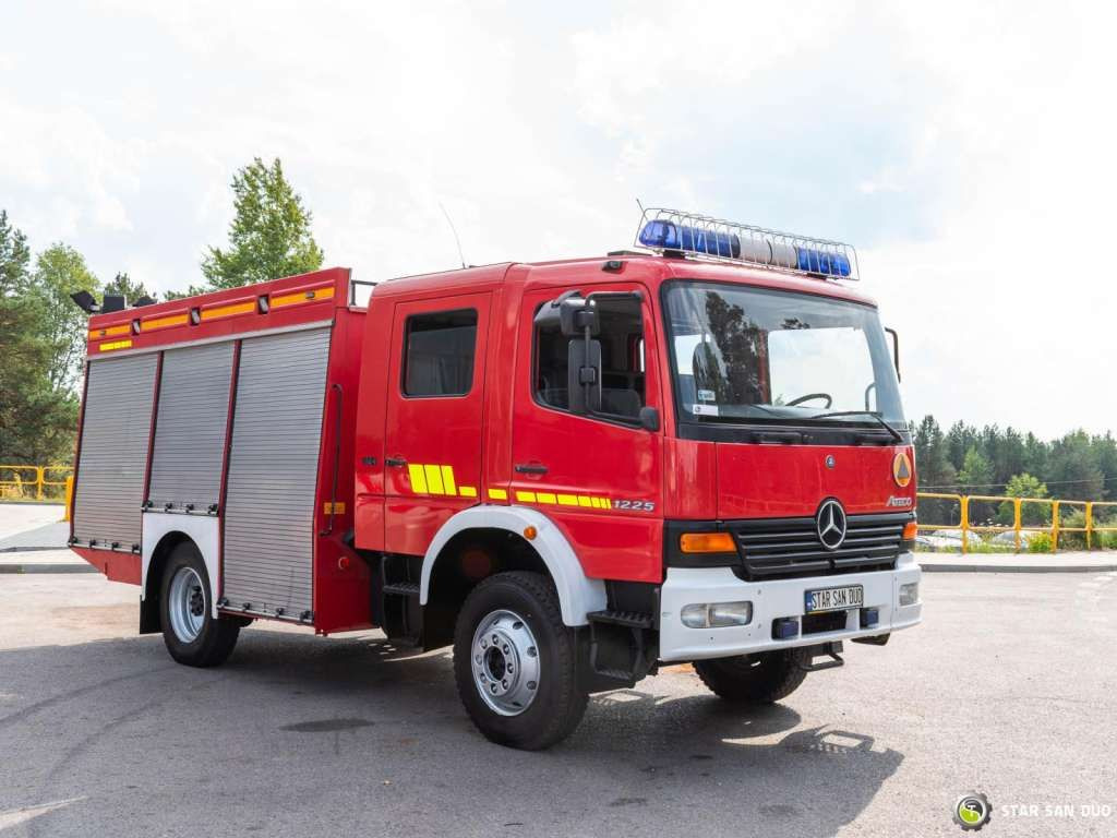 Mercedes-Benz 4x4 ATEGO 1225 CNBOP Fire Brigade - Camion: Foto 2 Mercedes-Benz 4x4 ATEGO 1225 CNBOP Fire Brigade - Camion: Foto 2