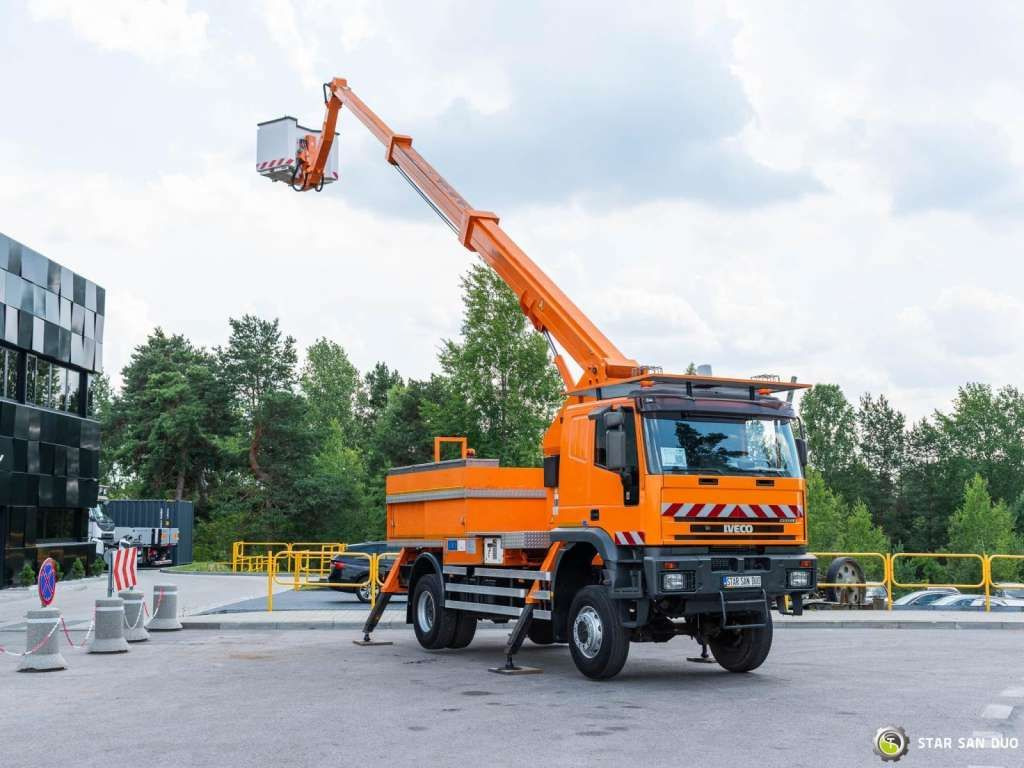 Iveco CURSOR 240 4x4 RUTHMANN T225 22,5 Meters Lift - Camion cu nacela: Foto 3 Iveco CURSOR 240 4x4 RUTHMANN T225 22,5 Meters Lift - Camion cu nacela: Foto 3