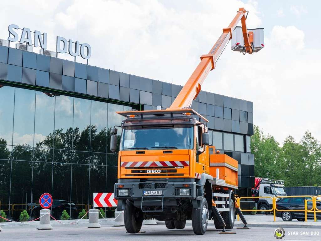 Iveco CURSOR 240 4x4 RUTHMANN T225 22,5 Meters Lift - Camion cu nacela: Foto 5 Iveco CURSOR 240 4x4 RUTHMANN T225 22,5 Meters Lift - Camion cu nacela: Foto 5