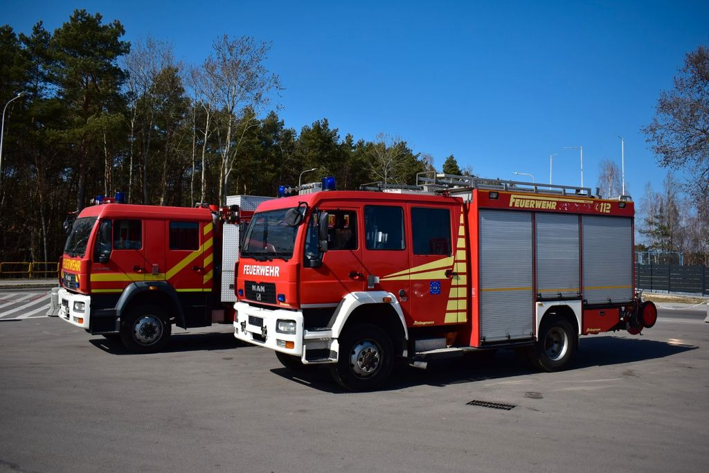 MAN 4x4 Firetruck Feuerwehr DOKA Expedition Camper - Autospeciala de stins incendii: Foto 1 MAN 4x4 Firetruck Feuerwehr DOKA Expedition Camper - Autospeciala de stins incendii: Foto 1