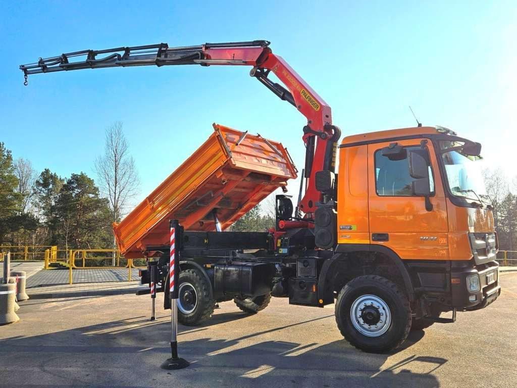 Mercedes-Benz ACTROS 1841 4x4 PALFINGER PK 22002 CRANE KIPER - Camion cu macara, Camion basculantă: Foto 2 Mercedes-Benz ACTROS 1841 4x4 PALFINGER PK 22002 CRANE KIPER - Camion cu macara, Camion basculantă: Foto 2