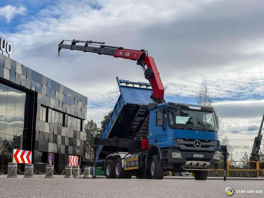 Mercedes-Benz ACTROS 3341 6x6 HMF 4220 K4 CRANE KIPPER - Camion cu macara: Foto 3 Mercedes-Benz ACTROS 3341 6x6 HMF 4220 K4 CRANE KIPPER - Camion cu macara: Foto 3